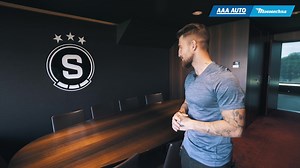 Máme tu další ze série prohlídek fotbalových stadionů. Tentokrát jsme se vydali na stadion AC Sparta Praha, jehož jsme mimo jiné hlavním mobilním partnerem. Díky skvělému moderátorovi Lukáš Vácha jsme se mohli podívat do zákoutí, kam se běžný smrtelník nedostane. ⚽ Pojďte se s námi podívat do zákulisí stadionu AC Sparta Praha. 😉 #acspartapraha #prohlidkastadionu #aaaauto | AAA Auto
