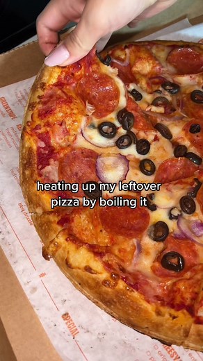 save this for the next time u have leftover pizza #blazepizza #reheatingleftovers #reheatingpizza #boilingpizza #pizzaleftovers #pizzatok #pepperonipizza