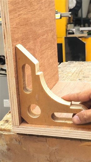 Easy and precise assemble large panel with diy wooden corner guide #fblifestyle #woodworking #diy #plywoodworking | Plywoodworking Tips & Trick