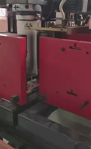 🛠️ Molding experts, I challenge you: explain the technique in the video! 🛠️ Hello professional network! I just shared a video showcasing thermoplastic injection molding in action – a core process for all of us in the plastics industry. Your expert challenge: •\tHow does this procedure work step-by-step (hopper → plastification → injection → cooling → ejection)? •\tAny practical tips for optimizing the cycle or reducing defects? Comment below with your technical explanation – the clearest, most