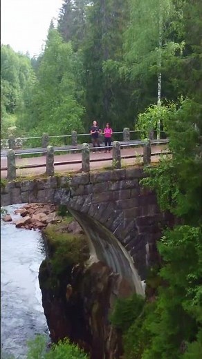 Cleaver geocache near a stone bridge