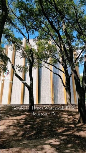 One of Houston’s most iconic landmarks! RePost #travelvlog #outdoors #houston #amazingstructures