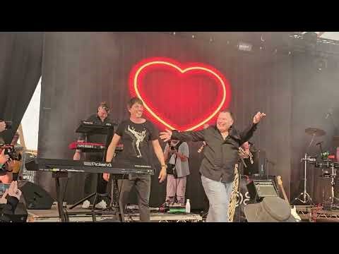 Brian Cox Surprise Gig Introduction followed by main video