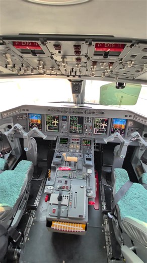 E-freighter cockpit 👀🇧🇷 | Airways Magazine