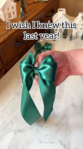 962K views · 8.4K reactions |  Easy Holiday Double Bow tutorial, perfect for the holidays. #ribbon #wrapping #GiftIdeas #holiday #christmas #holidayseason | Jeff & Lauren | Facebook