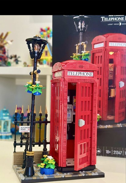 Building the LEGO Red London Telephone Box: A Fun Experience