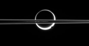 Titán y Encélado: las lunas de Saturno que podrían cambiar lo que sabemos sobre la vida