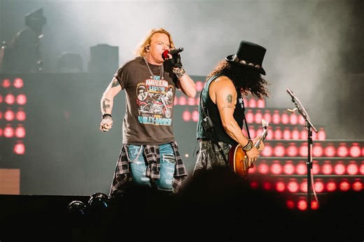 Axl Rose Throws Microphone At Drum Kit Before Walking Off Stage In Argentina