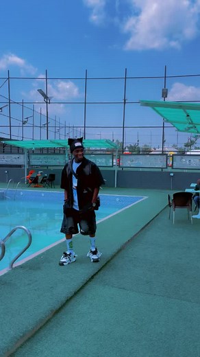 Stylish Poolside Outfit Inspiration for Summer