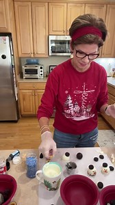 29K views · 402 reactions | Oreo Snowmen! A quick demonstration video on how to make little Oreo Snowmen cake balls. | Delite Lee | Facebook