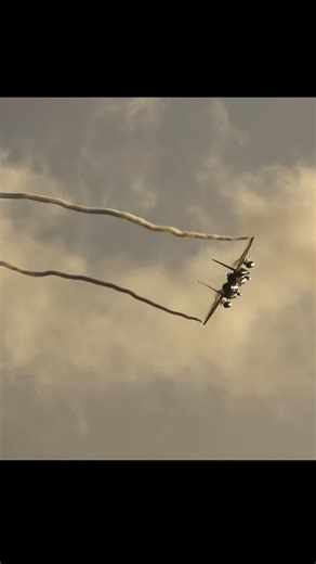 Dance of the Vapor Trail 😎 | Aviation Addicts