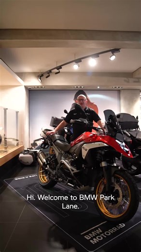 Adaptive Vehicle Height Control, explained by Phil. This clever feature on the R 1300 GS automatically adjusts ride height, improving stability and comfort whether you're on or off-road. If you'd like any more information, pop into our showroom or contact the Park Lane team today. 📍BMW Motorrad Park Lane, London #Motorrad #BMWMotorrad #BMWR1300GS