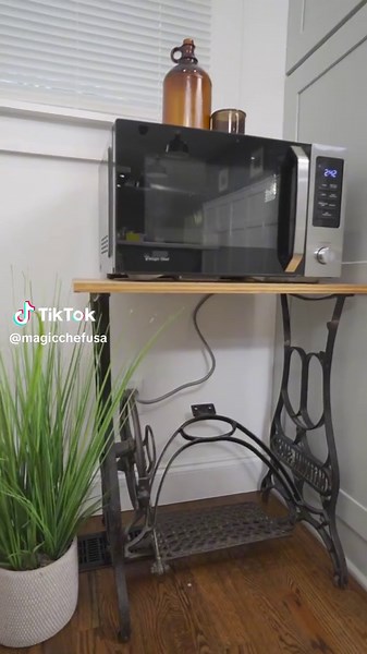 Things are heating up over here! Our 1.0 Cu. Ft. Countertop Microwave is your culinary shortcut to gourmet in minutes. #magicchef #microwave #kitchenaccessories #countertop