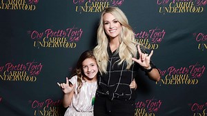 Carrie Underwood sings 'The Champion' alongside 9-year-old girl using sign language