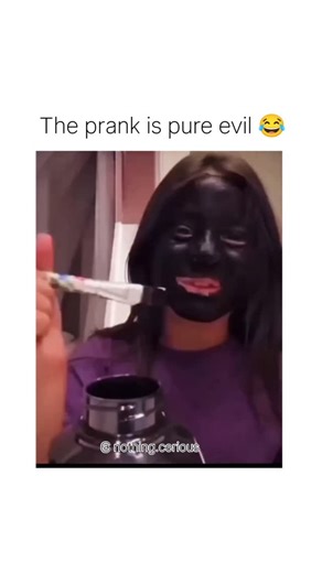 𝗡𝗼𝘁𝗵𝗶𝗻𝗴 𝗖𝗲𝗿𝗶𝗼𝘂𝘀 on Instagram: "This video showcases a prank where a woman relaxes after applying a face mask, only to be startled by a mysterious figure, prompting a hilarious scream. Shared by @crazyclips_, an account known for viral content, it has gained 325,000 views and 2,500 likes, with comments ranging from amusement to caution about prank dangers. Jump scares activate the brain's fear response, releasing adrenaline for a thrilling reaction, as seen in fMRI studies."