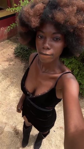 Hi there, I'm a model, if this appears on your fyp, please give me a like 😉❤️ #fyp #horsewalk #strut #runwaywalk #catwalk