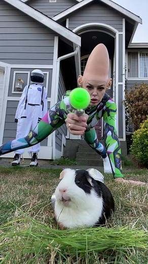 Conehead Alien Costume: Spooky Alien Cosplay Fun!