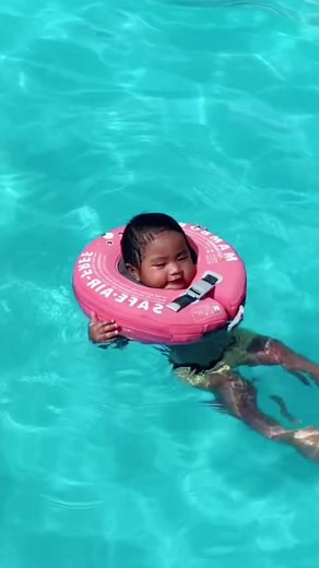 Baby enjoying in the pool #baby #babyswim #babyswimming #poolsafety #pool #swimlessons #neckfloat #babyfloat #followformorevideo #fypシ
