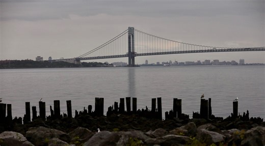 Verrazzano-Narrows Bridge trailer ban issued amid high winds, storm on Thursday