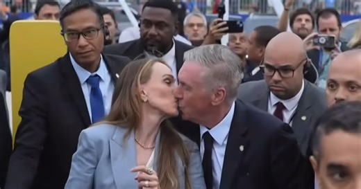 Quem é a esposa de Ancelotti que ganhou beijo antes da convocação dos jogadores