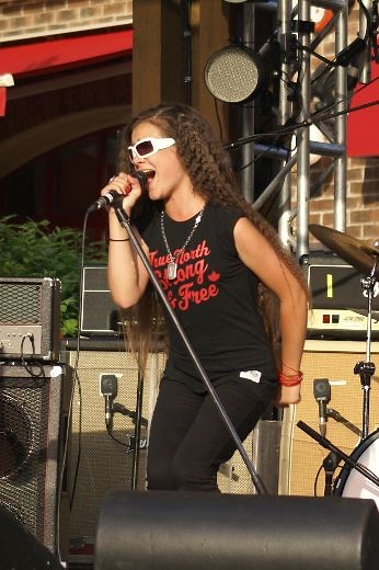 Teen Sara Menoudakis rocks in family band