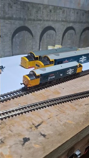 Hornby TT class 37 with a 21 pin decoder, i phone speaker and legomanbiffo sound.