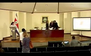 99K views · 895 reactions | El Presidente de la República Luis Guillermo Solís se enfrentó a una periodista de Diario Extra, quien le realizó una serie de cuestionamientos sobre temas relevantes para el país en medio del Consejo de Gobierno. Los diputados reaccionan y califican de sensible al mandatario. Les compartimos el video. | Extra TV 42 | Facebook