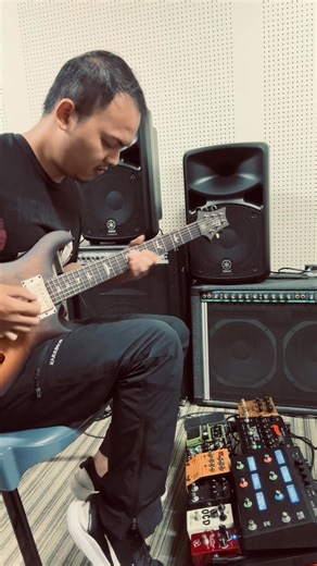 Dialing some tones before worship rehearsal. | Jonathan