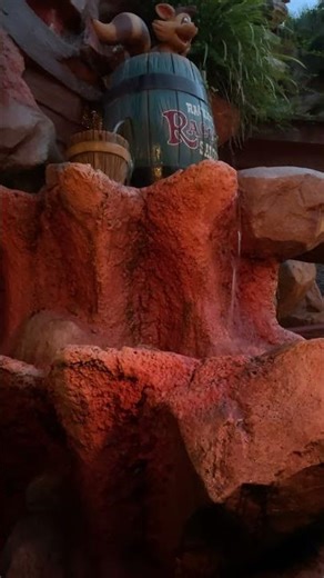 ディズニー癒しの水シリーズ6 スプラッシュマウンテン近くのレストラン 東京ディズニーランド Disney Healing Water Series 6. Tokyo Disneyland.