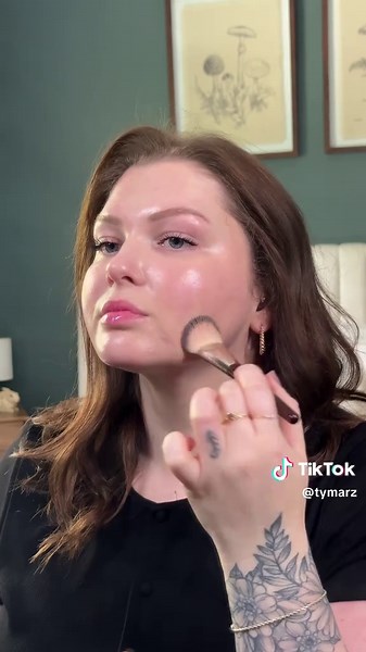 Trying the Clinique Even Better SPF 15 Foundation in Shade 01 Flax. Wow 🫶🏼 #review #makeup #foundation #mediumcoverage #fullcoverage #spf #spfmakeup #clinique #fairskin #paleskin #neutralundertone #dryskin #texturedskin #redness #skintint