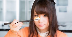 Rogue sushi spotted at rotating sushi restaurant in Japan【Video】