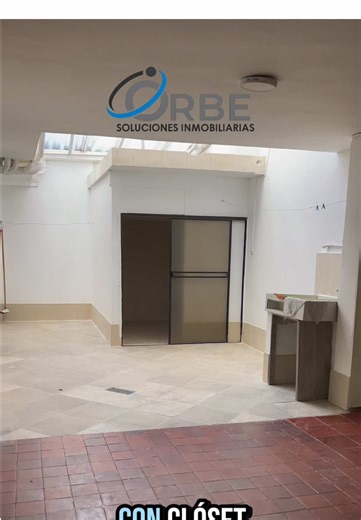 🏡 Casa en Arriendo | Cabañas Bello Amplia y cómoda casa en primer piso, ubicada en el sector Cabañas Bello, con más de 100 m², ideal para familia o uso residencial. Un espacio pensado para vivir con tranquilidad y comodidad ✨ ✨ Características del inmueble: 🔐 Puerta principal con reja de seguridad 🛏️ 3 alcobas grandes (2 con clóset), con espacio para camas dobles 📚 Estudio amplio 🛋️ Sala – comedor cómoda 🚿 3 baños 🍽️ Cocina amplia 🌿 Patio 🧺 Zona de ropas independiente y amplia 🧱 Acabad