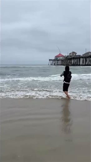 7.5K views · 105 reactions | Calling the action at the US Open of Surfing and my other passion took over. During the contest, the surf was in a lull and I noticed a guy stalking a Corbina at the shore. I immediately started explaining to the crowd what the angler was doing and how it’s a bit like sight fishing bonefish the way you stalk them and sight fish them. Classic moment as my two passions collided Angler @_sirblahblah #usopenofsurfing #huntingtonbeach | Todd Kline | Facebook