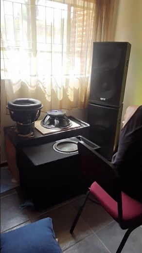 Targa Python plays Techno indoors. #techno #music #bass #bassmusic #128bpm #dance #caraudio #sound