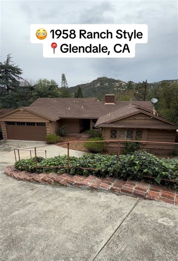 😳 1958 (Original) 🏡 📲 818-650-3009 #glendale #midcentury #hometour #losangelesrealestate #original Listing courtesy of Margarita & Gayane KW