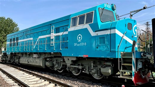 【初音少女涂装】平煤新购置DF4DD-0318号机车首次上线试运行。