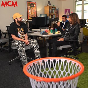 "Ça c'est le plus beau compliment qu'on puisse me faire" Allez écouter le nouveau single de Bob Sinclar ‘We Could Be Dancing’ avec Molly Hammar 😍 ! | MCM (officiel)