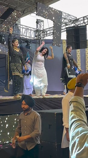 5.2M views · 63K reactions | Remix song#shorts #reels #fbreels #dance #viral #trending #facebookreels #facebookviralvideo #facebookviral #Facebookviralreels | jasnoorinsta786 | Facebook