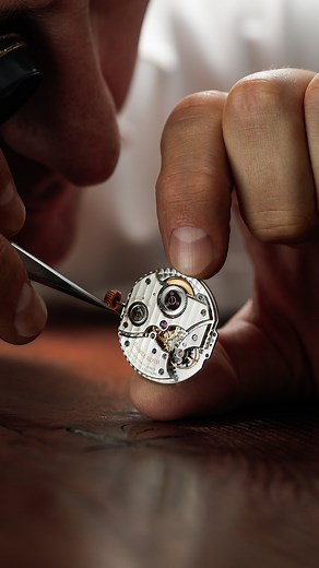 DANIEL ROTH on Instagram: "Featuring a revisited oscillating system that beats at a 4HZ frequency to ensure stable timekeeping, the DR002 movement has been developed from the ground up for the Extra Plat Collection at La Fabrique du Temps Louis Vuitton. #DanielRoth #HighWatchmaking #LaMontreObjetDArt #DanielRothExtraPlat #LaFabriqueduTemps"