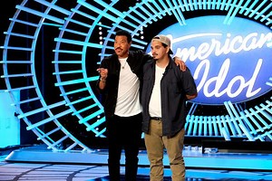 Douglas Kiker, the 'Singing Garbage Man' who wowed 'American Idol' judges, dies at 32