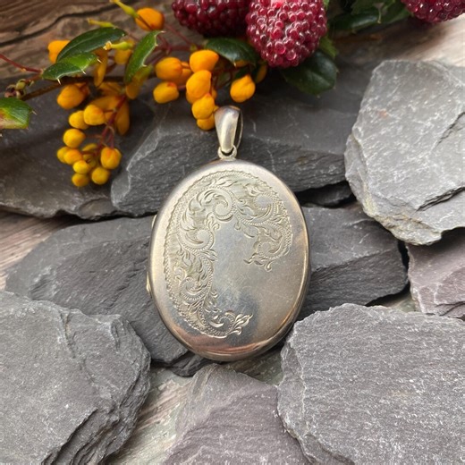 Silver Engraved Oval Locket Pendant- Victorian Style Jewelry - Etsy
