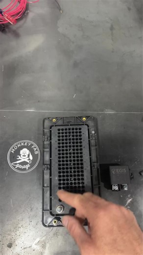 Had some people asking how to use one bus for an ignition switch power along with many other questions. Here is an easy example plus a little hack for the diagram. | Monkey Fabrication Garage - MFG