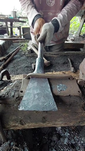 Mastering Blacksmith Techniques for Shaping a Jack