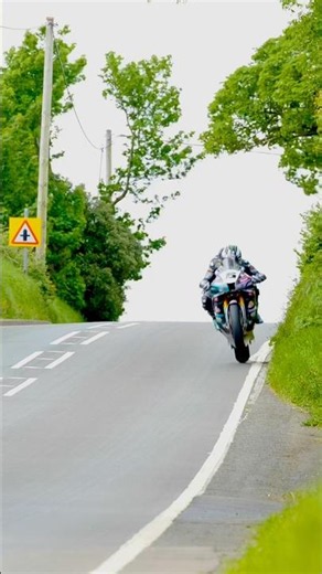 Michael Dunlop using every inch of the road | Isle of Man TT