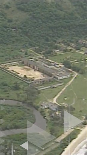 213K views · 37K reactions | O Comando Vermelho nasceu dentro de um presídio no fim dos anos 1970 e nunca parou de crescer. Quatro décadas expandindo territórios e influência. Mas, como chegamos até aqui? O #Fantástico revela a evolução do crime organizado no Rio e quais medidas podem, de fato, transformar esse cenário. ➡️ Veja mais em g1.com.br/fantastico | Fantástico - O Show da Vida | Facebook