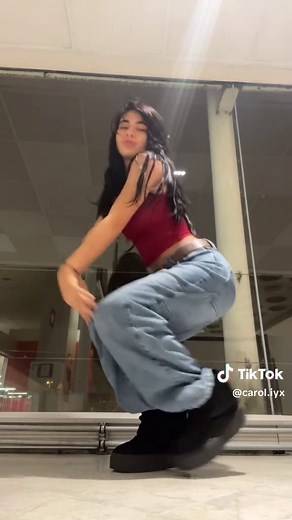 Pole Dance Tutorial: Demitra & Carole Karam