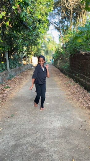 sathu💞 on Instagram: "Sakkathagavle🥰 #trendingnow #dance #viral"