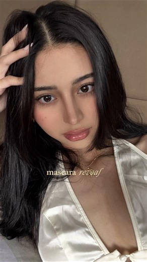 Sky High Mascara: Unleashing Record-Breaking Lashes