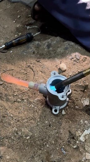 Gas cylinder using remove hose #mechanic #cartips #gas #tipsandtricks