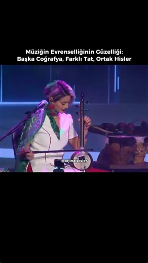 Orjinal Sesler on Instagram: "Rastak Müzik Grubu'nun Süleymaniye'deki canlı performansı🪘🪕🎶 Rastak, sınırları aşan ve deneysel müzikle gelenekseli buluşturan, İran merkezli uluslararası bir müzik topluluğudur. Grup, kendisini adeta bir çokkültürlülük özeti olarak tanımlar; zira esas amacı, İran coğrafyasındaki farklı etnik gruplara (Fars, Kürt, Azeri, Beluç, Gilaki, Lur vb.) ait geleneksel halk ezgilerini toplayıp, bunları hem otantik enstrümanlarla hem de modern düzenlemelerle yeniden yorumla
